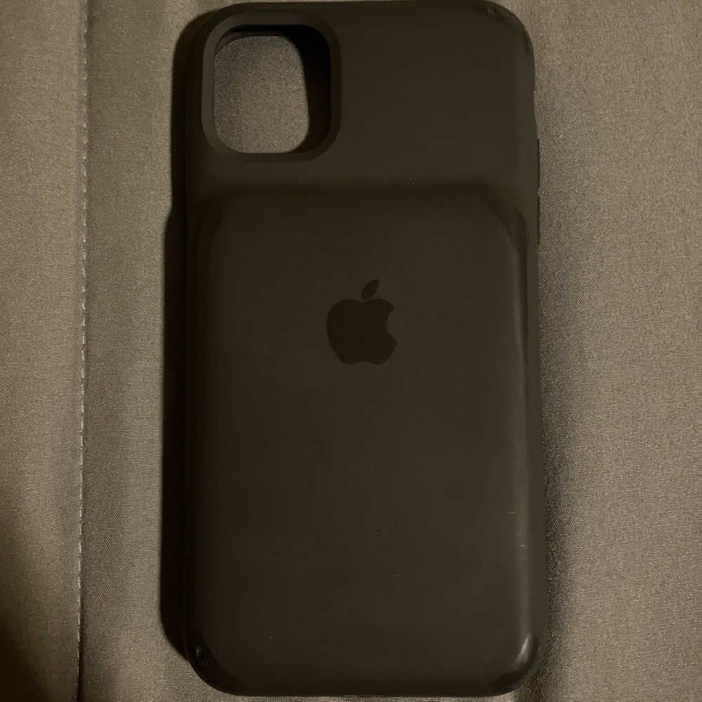 Apple iPhone 11 Charging Case